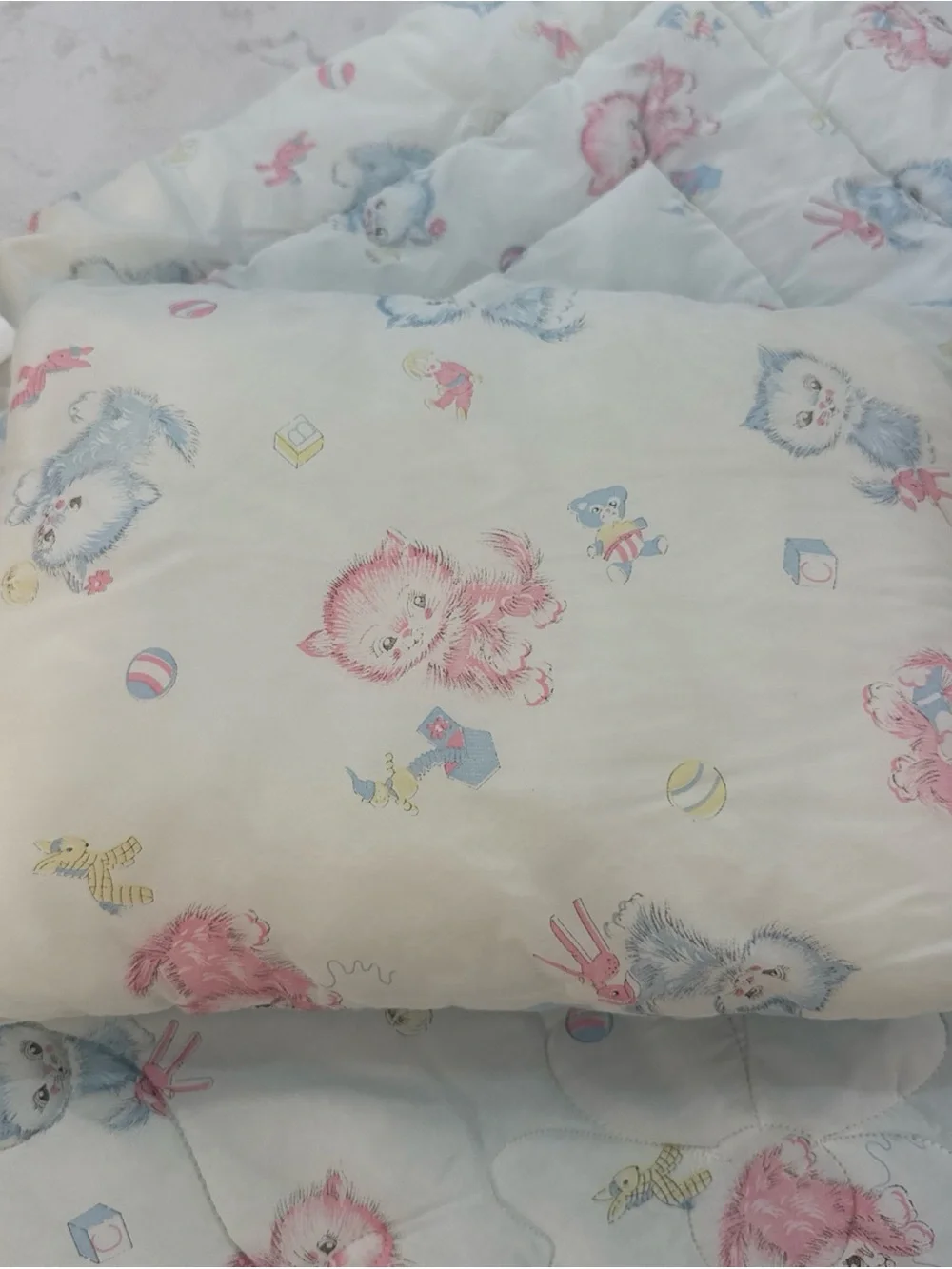 Vintage Dacron kitty cat print pink blue baby quilt and pillow 31”x40”